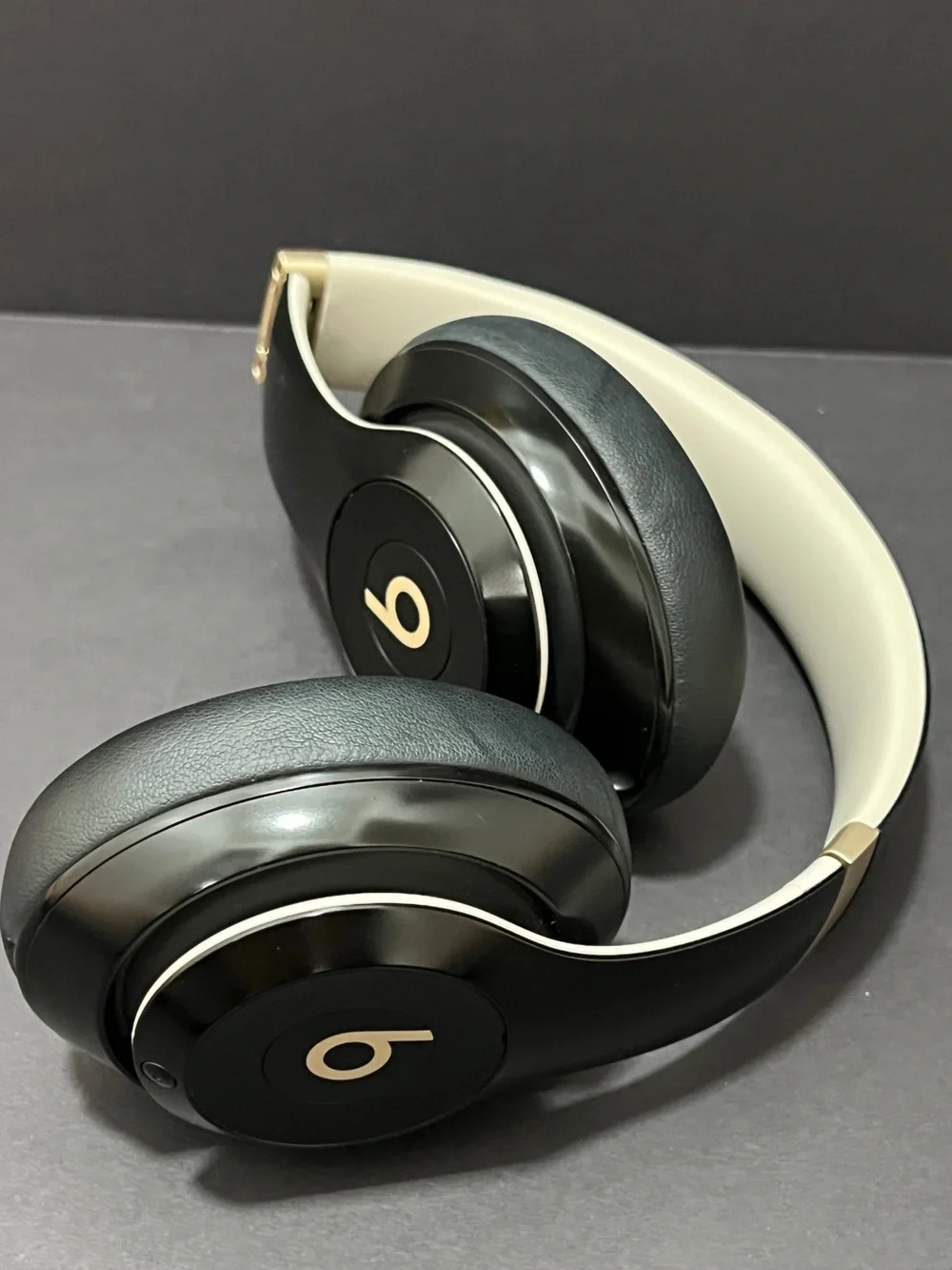 Beats Studio Pro Headphones black gold - Picture 5 of 13